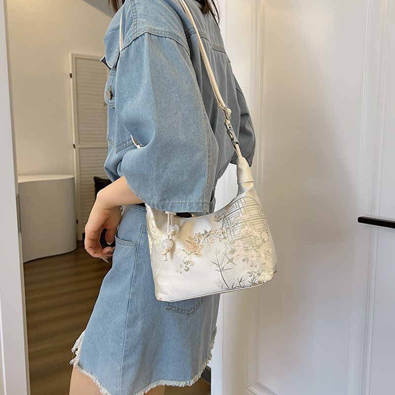 Chinese Ancient Style Wrist Ba - Women'S Evening Bags 评论和价格